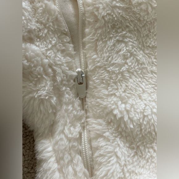 Newborn Carters winter snowsuit. - Picture 2 of 6